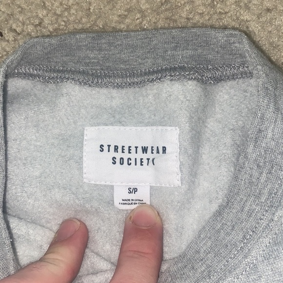 Gray sweatshirt with floral sleeves - Picture 3 of 4